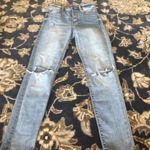 Women’s Premium light rinse distressed jeans